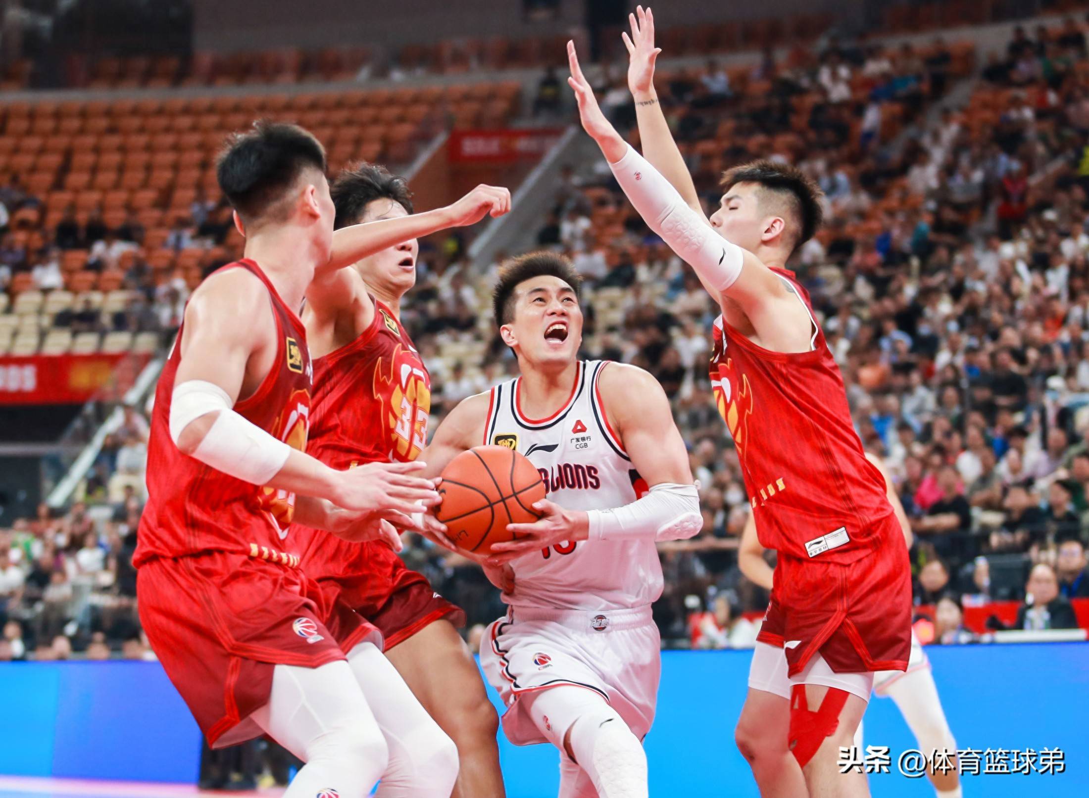 今晚NBA常规赛焦点战,广州队战术微调,底气十足,轮换策略成焦点的简单介绍-一竞技登录